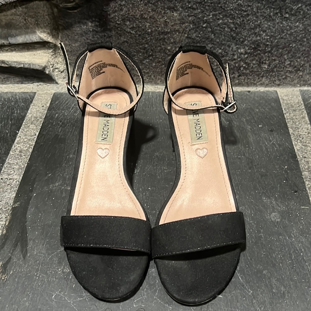 Steve Madden JCarrson open toed heel in black suede for girls size 3